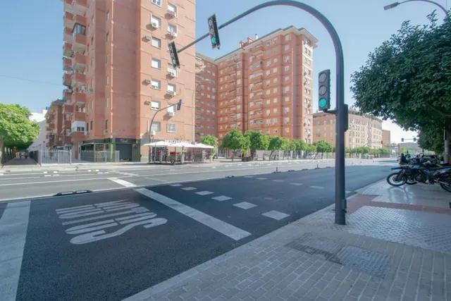 Bonito piso próximo a Santa Justa con terraza y ascensor. — 27