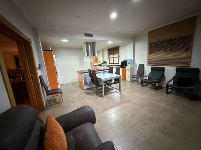 Chalet independiente con 400 m2 construidos, gran parcela y garaje — 11