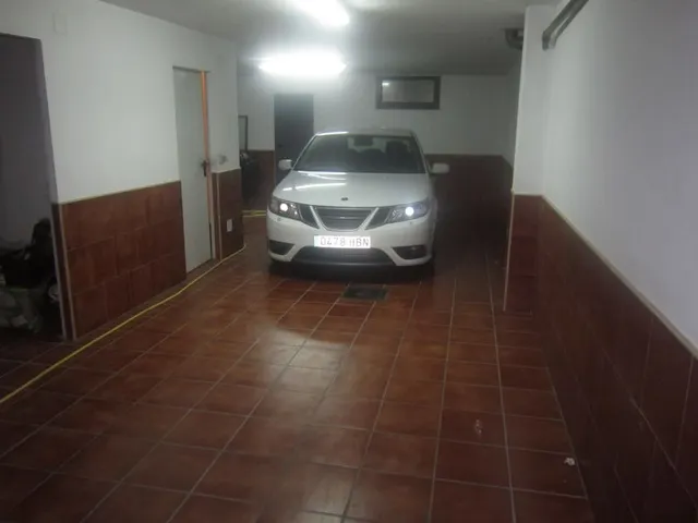SE VENDE CHALET ADOSADO SEMINUEVO, 4 HAB., GARAJE DOBLE ,PATIO. PARA ENTRAR A VIVIR — 26