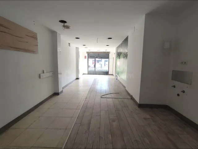 Local comercial en alquiler en Maracena - metro en la puerta - 70 m2 — 4