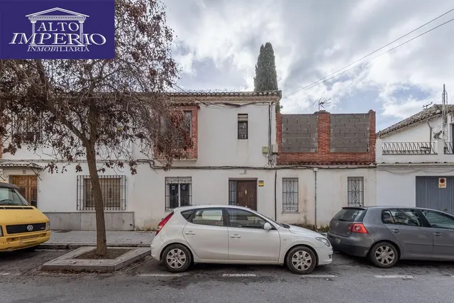 Casa con Parcela a Reformar en Granada — 9