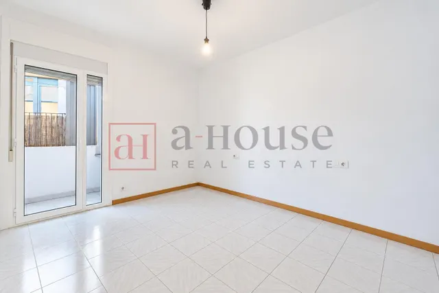 PISO ALTO Y LUMINOSO PARA REFORMAR CON DOBLE ORIENTACIÓN EN LA NOVA ESQUERRA DE L'EIXAMPLE — 24