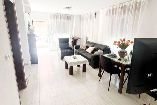 Casa adosada céntrica (108 m2) con 3 dormitorios, 2 baños ¡y - foto 4