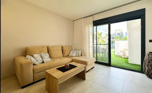 Se vende ático de 2 dormitorios en la primera planta con solárium privado en Oasis Beach XII, El Raso, Guardamar del Segura — 13