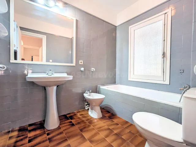 PISO EN VENTA EN CAMPREDÓ CON BALCONES, TERRAZA Y PLAZA DE P - foto 5