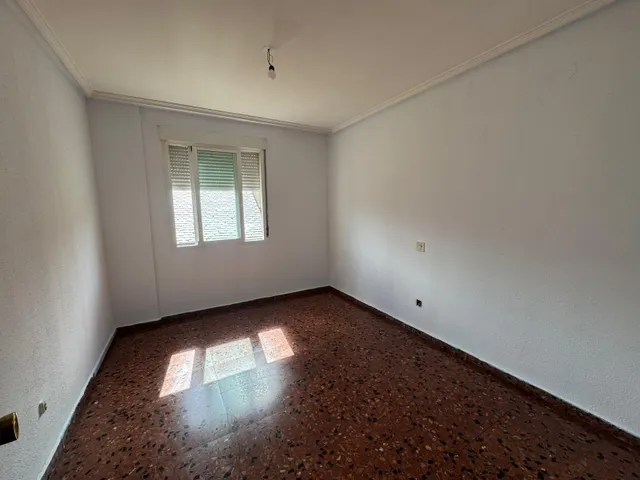 SE VENDE PISO AMPLIO EN GENERAL VIVES — 7