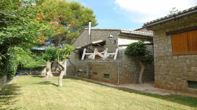 Sensacional villa en urbanización Santa Bárbara. / HH Asesores inmobiliarios. — 11