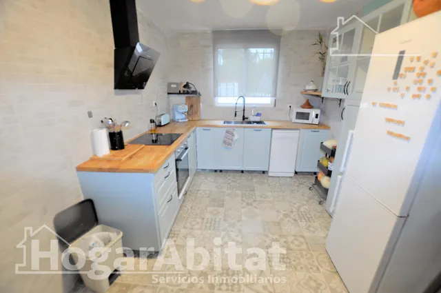 ¡Magnífico chalet! Amplio y lleno de luz, con piscina, terraza, garaje y parcela — 12