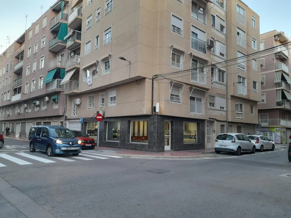 A UN PASO DE TODO. PISO COMPLETAMENTE REFORMADO.
