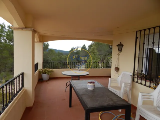 CHALET CON PISCINA Y VISTAS PRIVILEGIADAS. — 4
