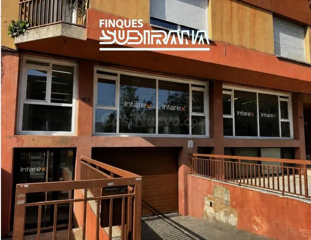 Local comercial lluminós i versàtil en una ubicació excel·le