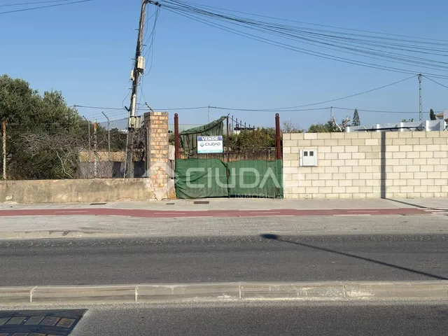 TERRENO URBANO DIRECTO EN CTRA. DEL PUERTO — 6