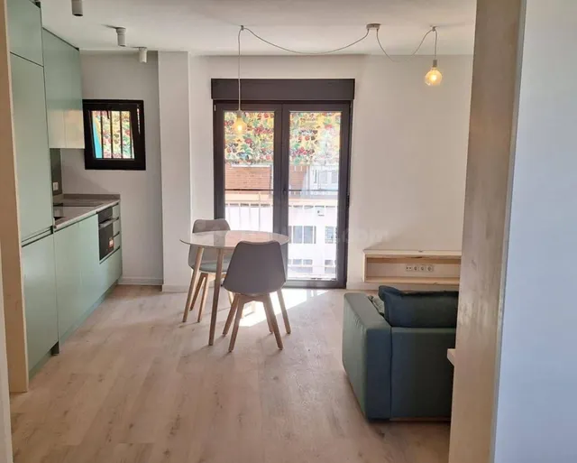 Apartamento 1 dormitorio reformado y amueblado con balcón -  - foto 4