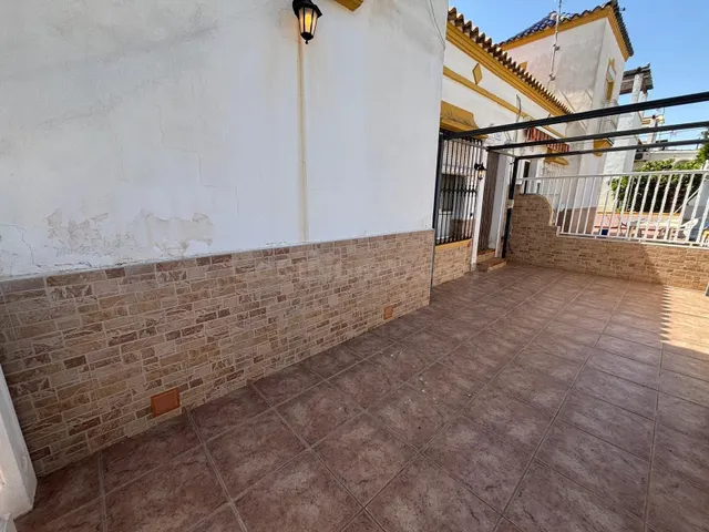 Adosado de 4 dormitorios, 2 baños en Los Altos (Orihuela Costa) con 2 Piscinas, Solárium y Gran Sótano — 18