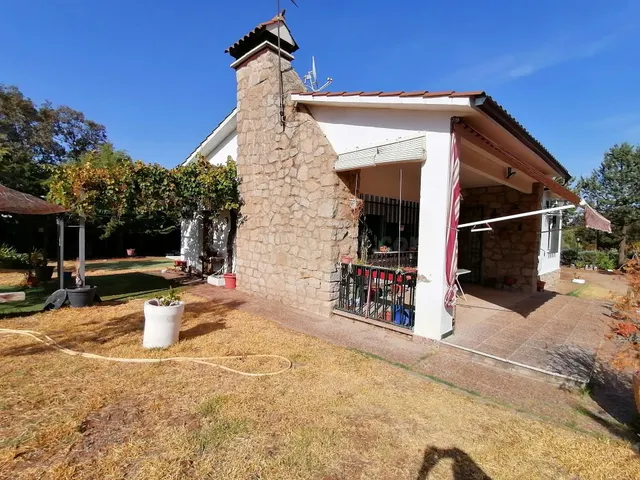 Chalet con Piscina en el Monte del Casar de Cáceres - Oportu - foto 4