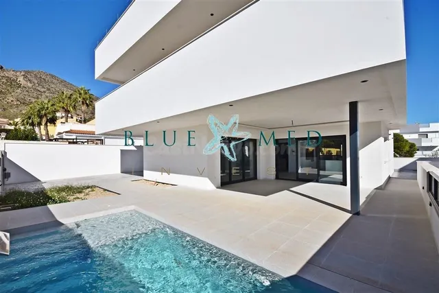 CHALET DE LUJO EN BOLNUEVO CON VISTAS AL MAR Y UBICACIÓN PRI