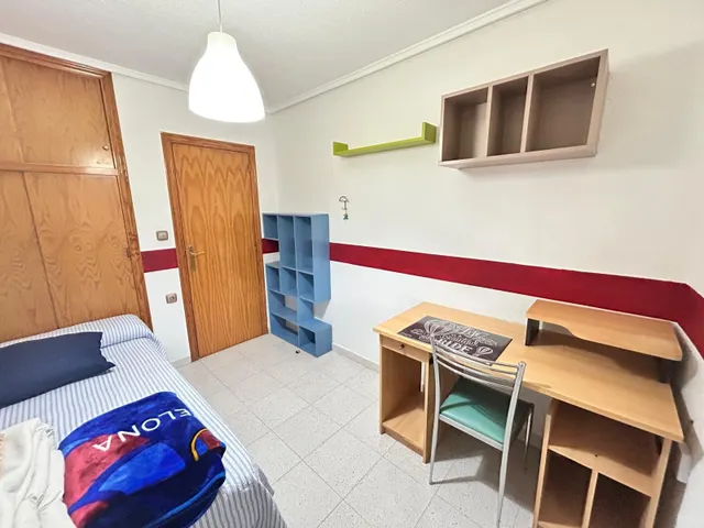 Amplio y acogedor 4º SIN ASCENSOR en zona Pisos Grises (Elche) — 25