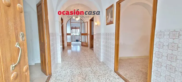 CASA DE 2 PLANTAS JUNTO AL MERCADO