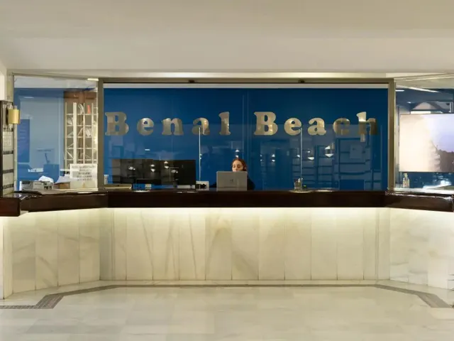 OPORTUNIDAD EN BENALBEACH — 28