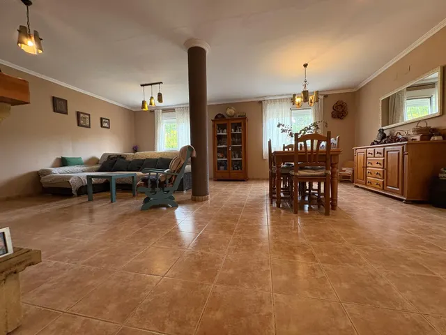 EXCELENTE CHALET EN PERFECTO ESTADO — 16