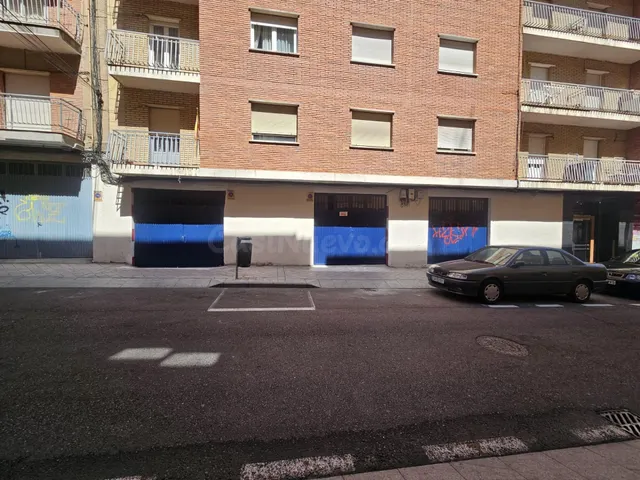FABULOSO LOCAL JUNTO AVDA DE VILLAMAYOR, ACTUALMENTE GARAJES - foto 3