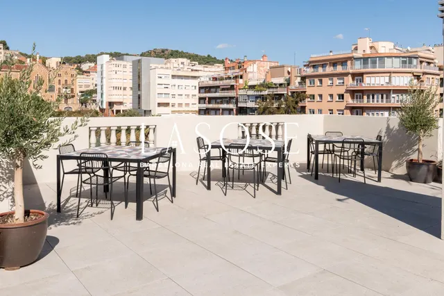 Acogedor piso de dos dormitorios, balcón y terraza comunitaria en alquiler en La Salut — 17