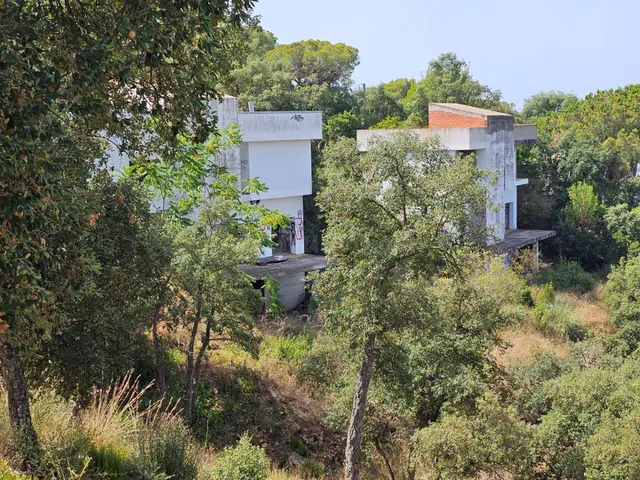 Casa en construcción. Obra parada - foto 3