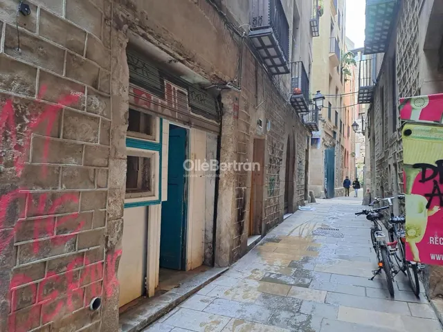 LOCAL COMERCIAL EN VENTA EN CALLE DEL CORREU VELL — 16