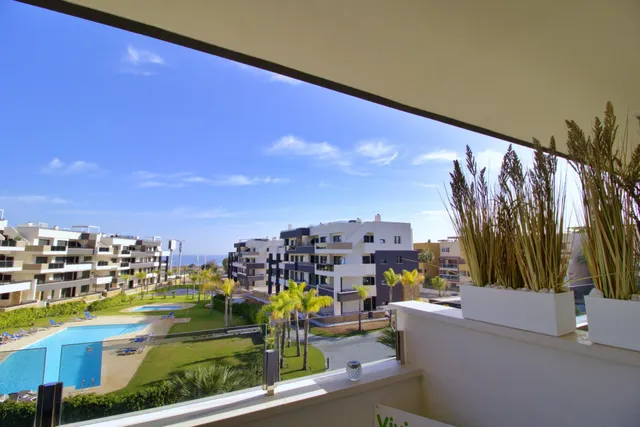 Apartamento con vistas al mar 500 m de la playa — 24