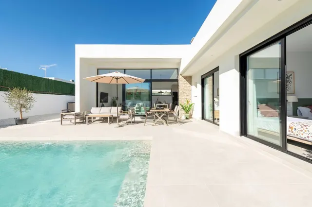 Villa de diseño con piscina privada en parcela de 550 m2 — C - foto 4