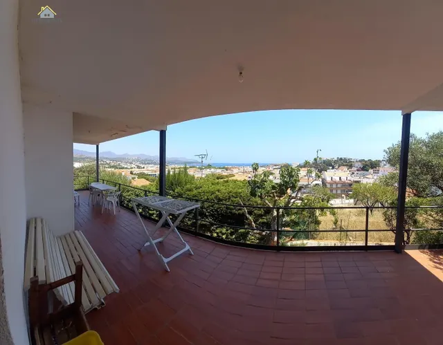 Casa con jardín y vistas en venta en el puerto de Llançà. — 16