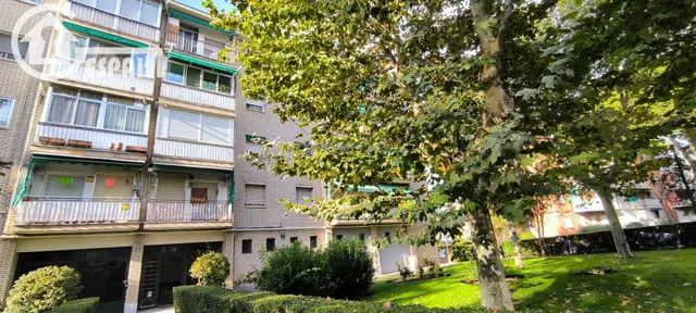 PISO DE 3 DORMITORIOS CON ASCENSOR Y GARAJE — 36
