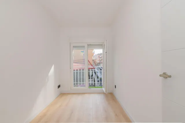 Piso de 3 habitaciones reformado al lado del Colegio Oms i de Prat. — 29
