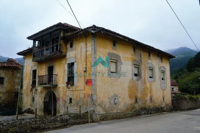 Se vende casa de pueblo con terreno - foto 2