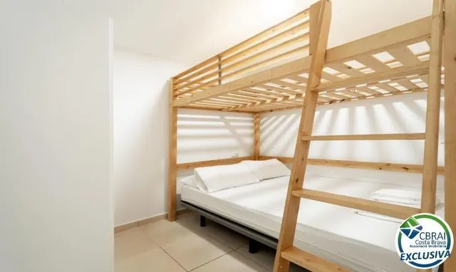 Moderno apartamento en planta baja en complejo residencial con zonas ajardinadas y piscina comunitaria — 13