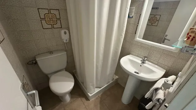 HOSTAL EN 1º LINEA DE MAR — 34