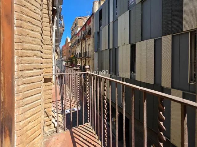 OPORTUNIDAD DE INVERSIÓN. Piso de 3 habitaciones en pleno Ce