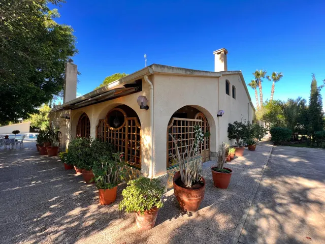 MAITINO AMPLIO CHALET CON PISCINA, PISTA DE TENIS CON VESTUARIOS Y BARBACOA — 44
