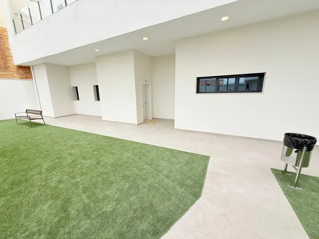 Luminoso apartamento semi-nuevo con terraza, piscina y parking — 47