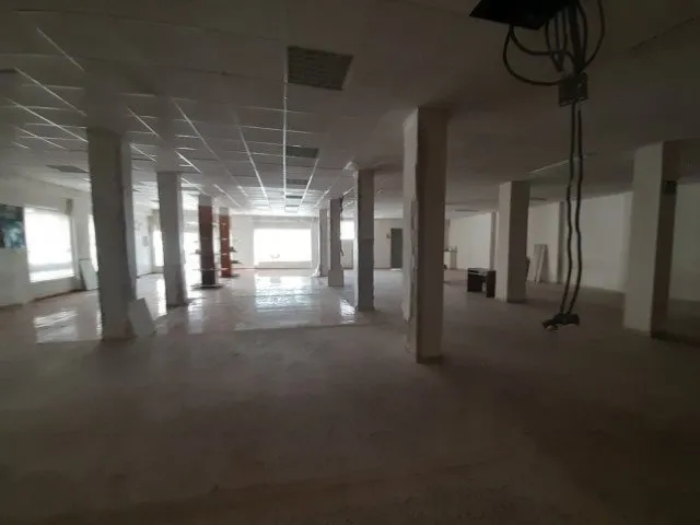 Local comercial en esquina — 4