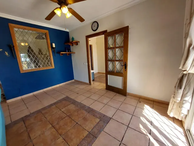 Chalet 6 dormitorios 3 baños, terrazas y piscina en Burjulú. — 18