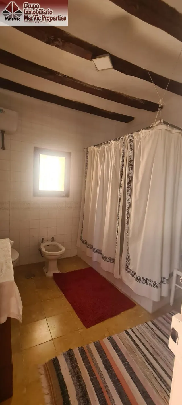Amplia Casa Reformada en Sella con Piscina y Chimenea - foto 5