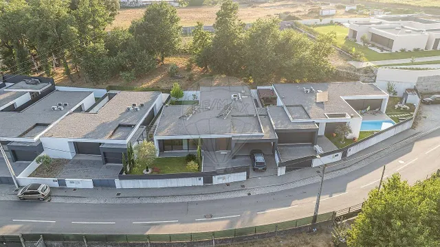 Chalet 3 habitaciones 306m² en venta - Campos e Louredo — 30