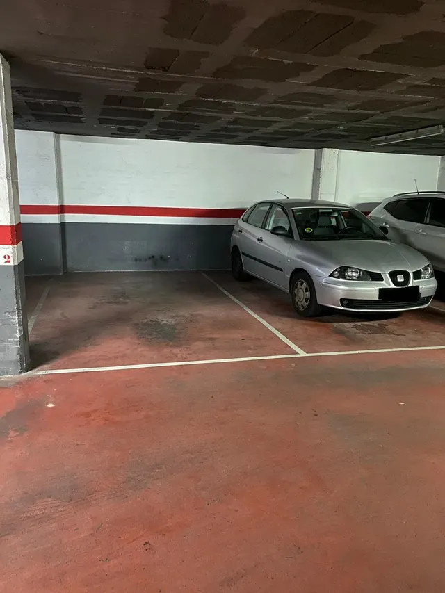 plaza de parking grande — 3