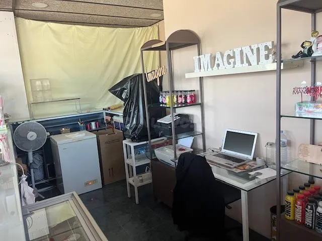 LOCAL ESQUINERO AMPLIO DIAFANO TRASPASO CON ALQUILER - foto 4