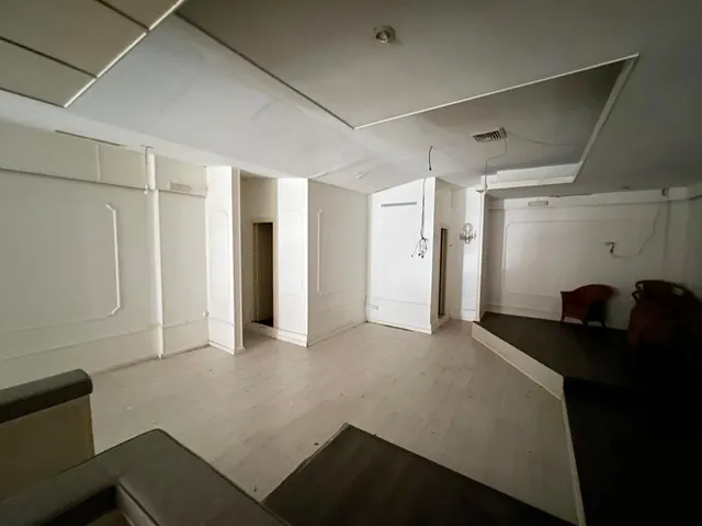 Local Comercial en Calle Enrique Villegas Vélez — 14