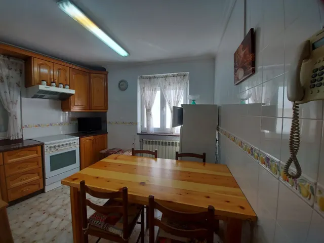 Casa en Toreno con Terreno: Amplia Propiedad de 3 habitaciones — 9