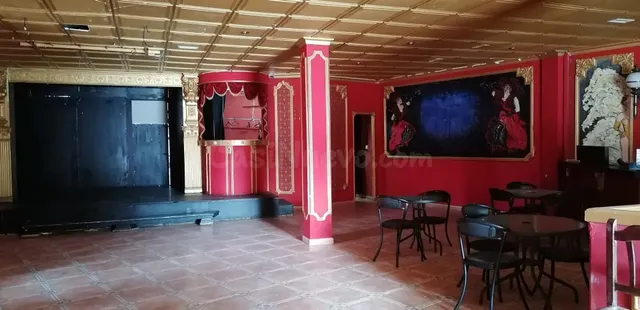 Oportunidad Única: Amplios Locales Comerciales en Playa Leva - foto 4