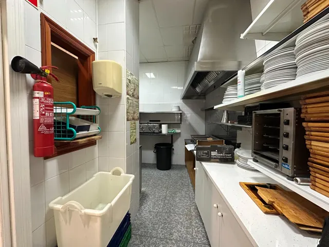 Oportunidad Única: Local Comercial Totalmente Acondicionado en San Pedro del Pinatar (Murcia) — 9