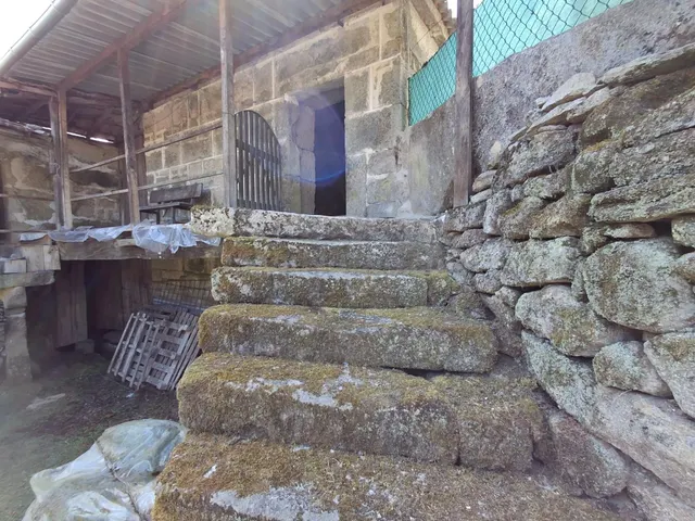 Casa de piedra para restaurar en San Cristóbal de Cea - foto 4